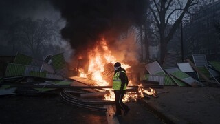 Francúzsko po masívnych protestoch odložilo sporné opatrenia