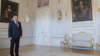 Prehovoril ho, aby zostal? Lajčák sa stretol s prezidentom