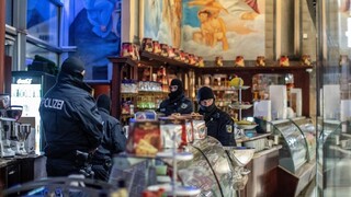 Vyšetrovatelia zasiahli proti 'Ndranghete, prehľadali stovku budov