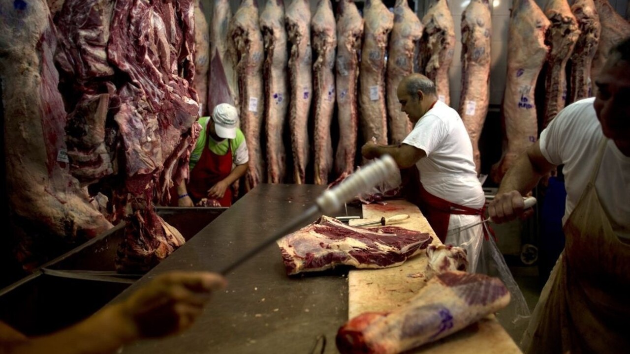 Prekvitá nelegálny a nebezpečný predaj mäsa. Využívajú i sociálne siete