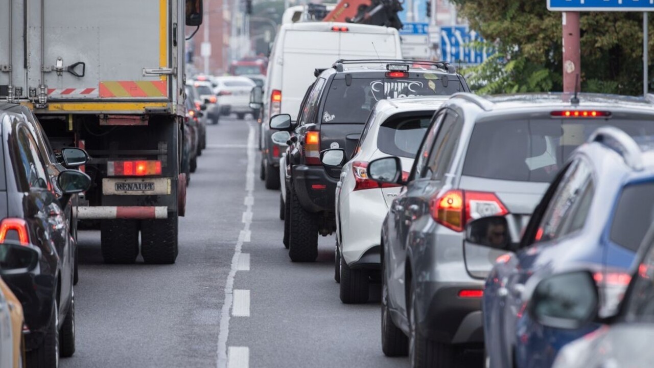 Bratislavu čakajú na pol roka ťažké časy. Vallo hľadá riešenia