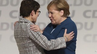 Rozhodli o novej predsedníčke CDU, Merkelová po 18 rokoch končí