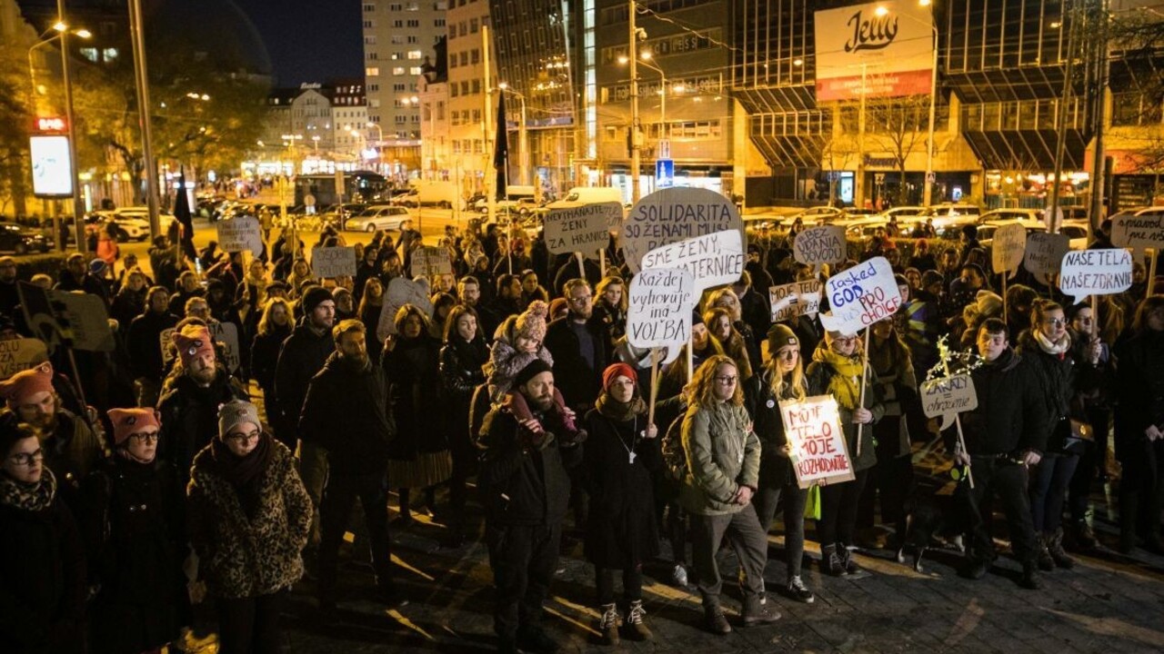 Aktivisti nebudú ticho. V Bratislave vyjadrili solidaritu so ženami