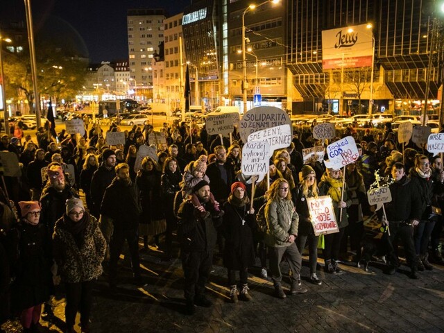 V Bratislave pochodovali stovky ľudí za bezpečnú a legálnu interrupciu