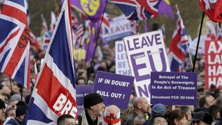 Brexit sa blíži do finále, Mayovú čaká ťažký boj
