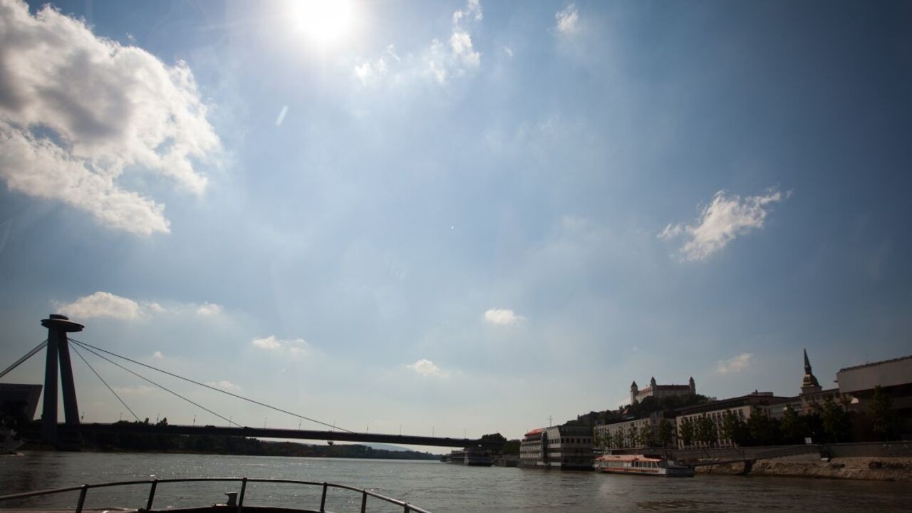 Zápchy pred Bratislavou má zmenšiť vodná osobná doprava