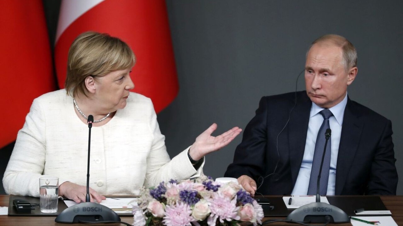 Prepustite ukrajinských námorníkov, vyzvala Merkelová Putina
