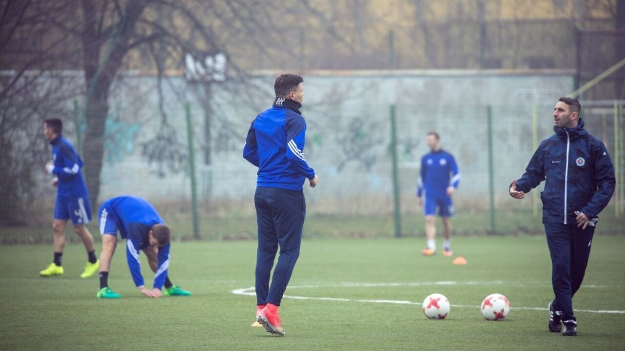 Futbalový Slovan podpísal zmluvy so štyrmi mladými hráčmi