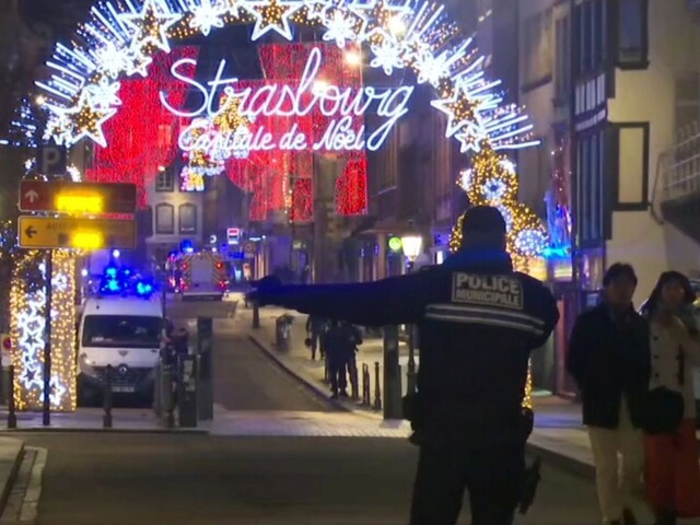 Na trhoch v Štrasburgu sa strieľalo. Teroristický útok, tvrdí polícia