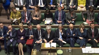 Dohoda o brexite môže znamenať Mayovej koniec. Rozhodnú večer