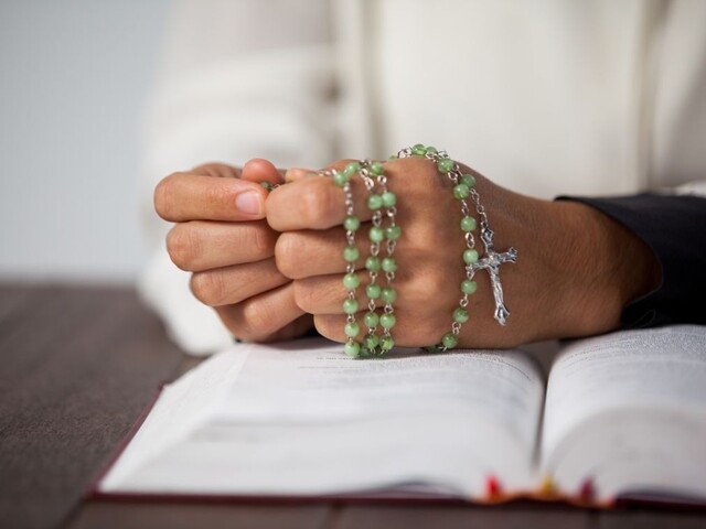 Teologičky zaznamenali omyly v kresťanstve a spísali Bibliu žien