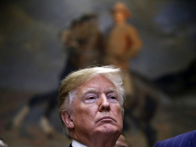 Trump pre narastajúce napätie zrušil tradičný večierok