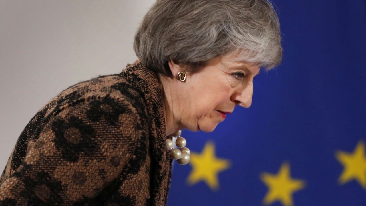 Ako ďalej? Druhé referendum o brexite, radí Mayovej expremiér