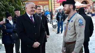 Skauti priniesli Betlehemské svetlo, odovzdali ho prezidentovi