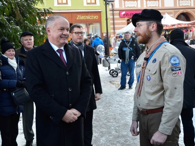 Skauti priniesli Betlehemské svetlo, odovzdali ho prezidentovi