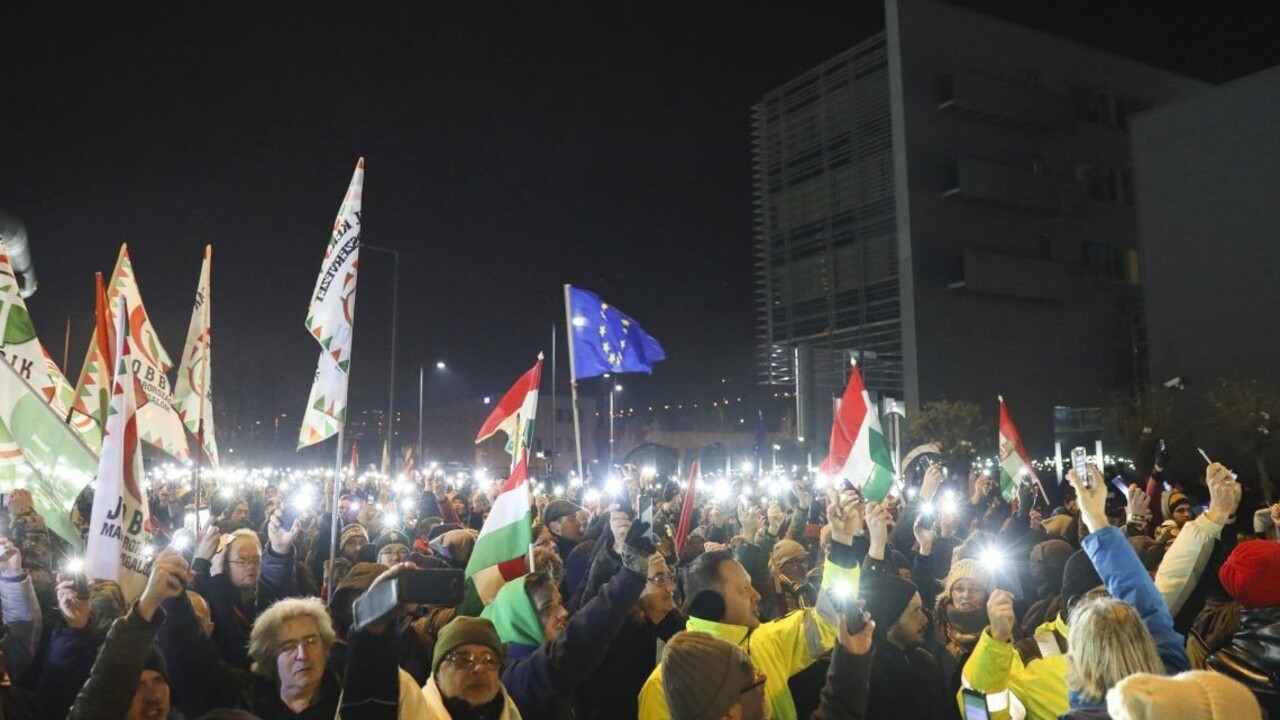 Maďarskí odborári vyzvali prezidenta, pre novelu hrozia štrajkom