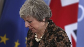 Osud dohody o brexite je nejasný, labouristi žiadajú hlavu Mayovej