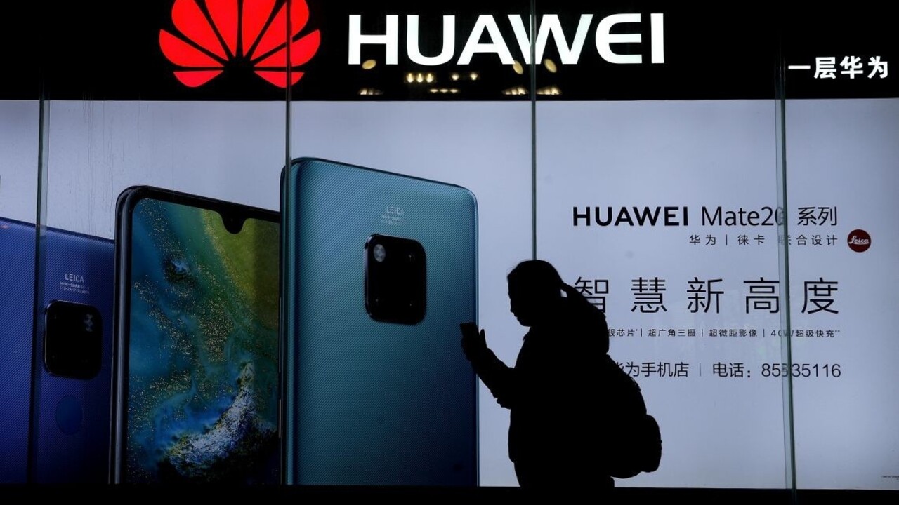 Zbavte sa telefónov Huawei, nariadil Babiš. Môžu byť hrozbou