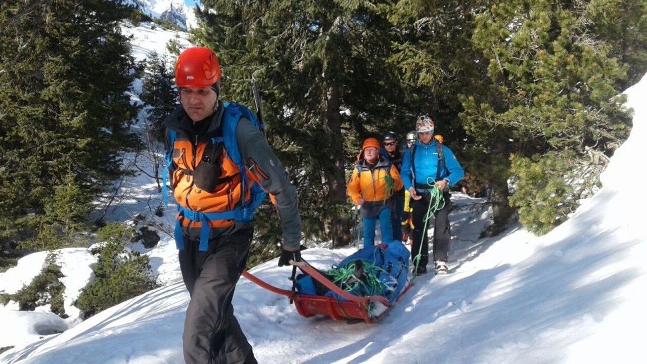 Hasiči a horskí záchranári si polepšia, zvyšujú im platy