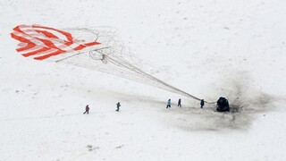 Konečne doma. Astronauti sa po viac ako polroku vrátili na zem