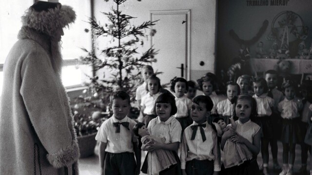 Dedo Mráz socializmus retro 1955 Vianoce (TASR/Viliam Přibyl)