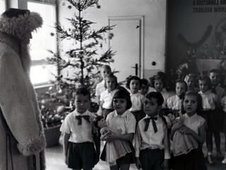 Dedo Mráz socializmus retro 1955 Vianoce (TASR/Viliam Přibyl)