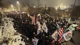 Maďari protestujú proti novele. Hysterické jačanie, reaguje Orbán