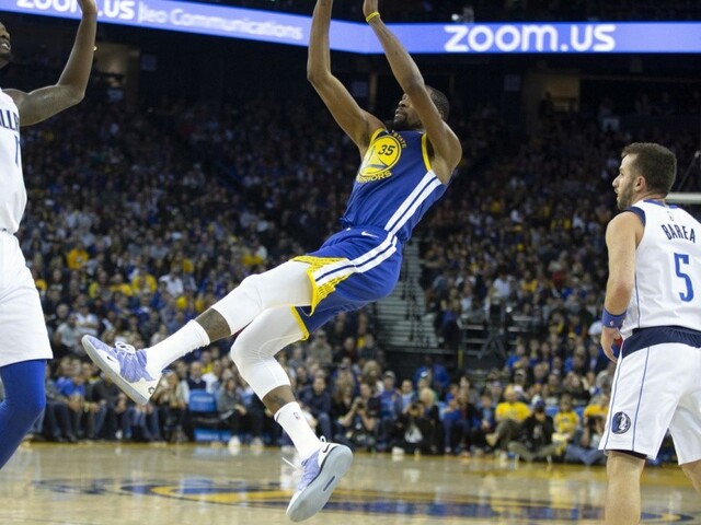 NBA: Dallas utrpel ďalšiu prehru, Durant prispel k triumfu šampiónov