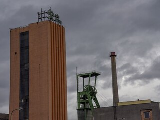 Z bane pri Karvinej vytiahli ďalšie telá, riziko výbuchu stále hrozí