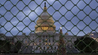 Trump reagoval na otrasy na burze, obvinil centrálnu banku