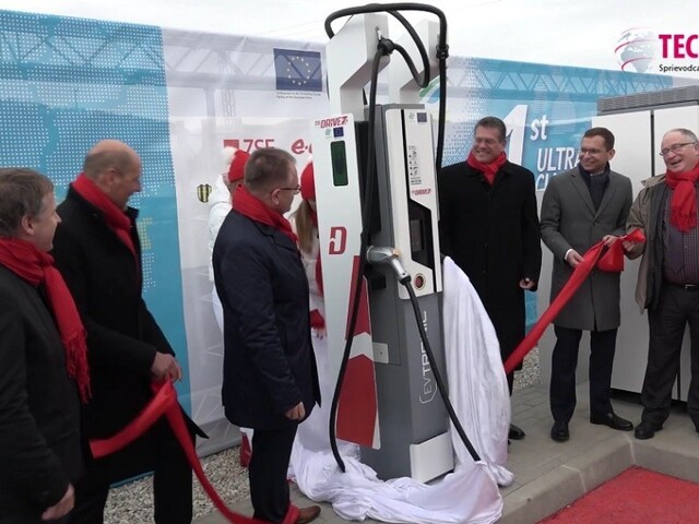 ZSE na R1 v Budči osadilo prvú ultrarýchlu nabíjaciu stanicu