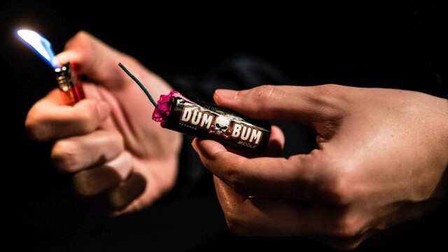 S pyrotechnikou buďte opatrní. Na toto by ste nemali zabudnúť