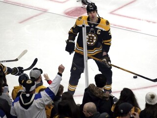 NHL: Návrat Cháru Bostonu nepomohol, prehre nezabránil ani Halák