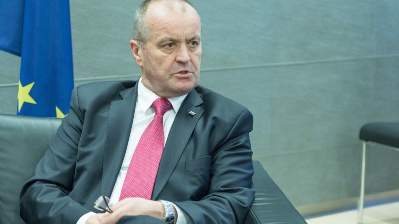 Gajdoš verí, že vláda schváli projekt transportérov 8x8