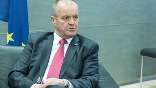 Gajdoš verí, že vláda schváli projekt transportérov 8x8