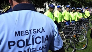 Mestskí policajti sú nespokojní, chcú výsluhové dôchodky