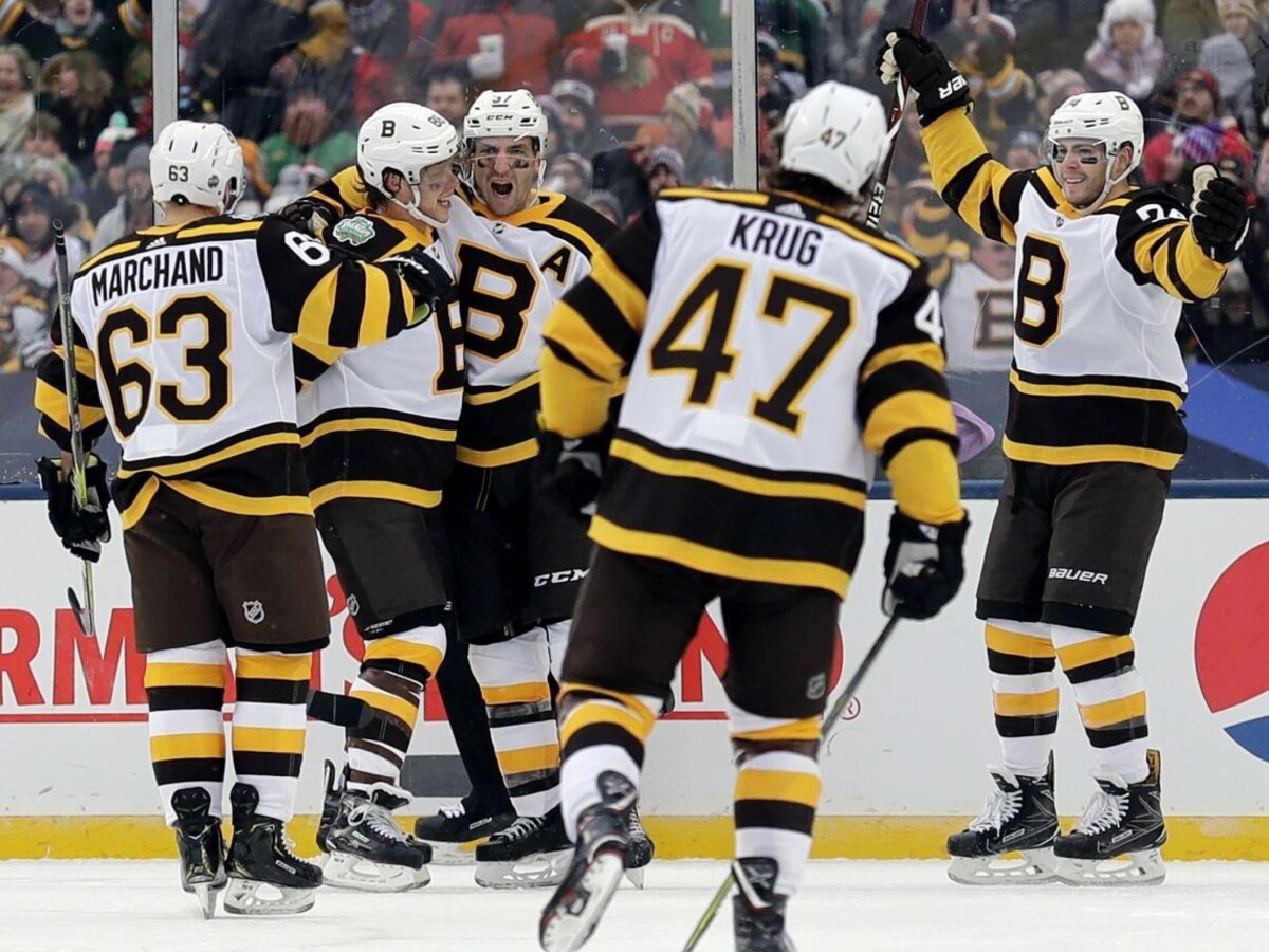 Winter Classic vyhral Boston, na zápas prišli desaťtisíce ľudí
