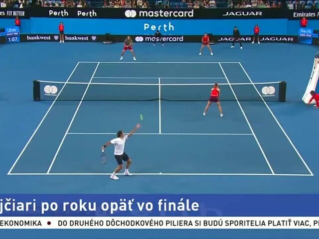 Federer a Benčičová vo finále, súboj s Grékmi prehrali