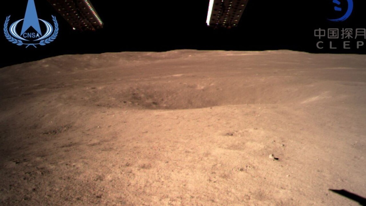 Ako po snehu. Lunochod už jazdí po odvrátenej strane Mesiaca