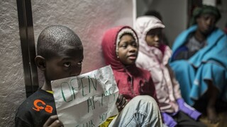 Loď s migrantmi hľadá prístav, na palube dochádzajú zásoby