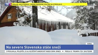 Sever bojuje so snehom, v Bratislave sa vykoľajila električka
