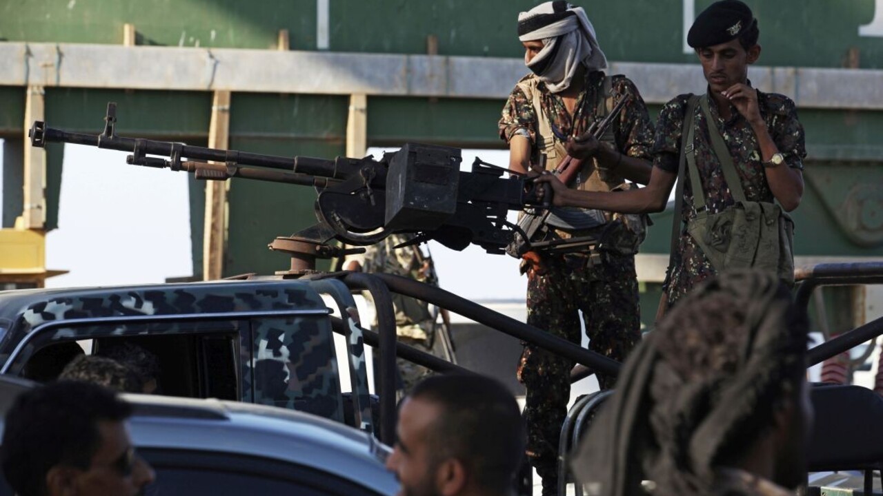 Znepriatelené strany sa ostreľovali, ohrozili krehké prímerie