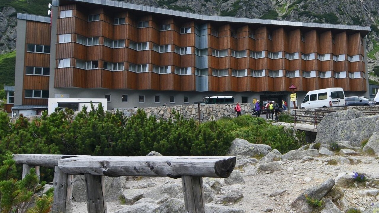Známy hotel v Tatrách museli evakuovať, dôvodom bola lavína