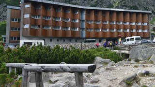Známy hotel v Tatrách museli evakuovať, dôvodom bola lavína