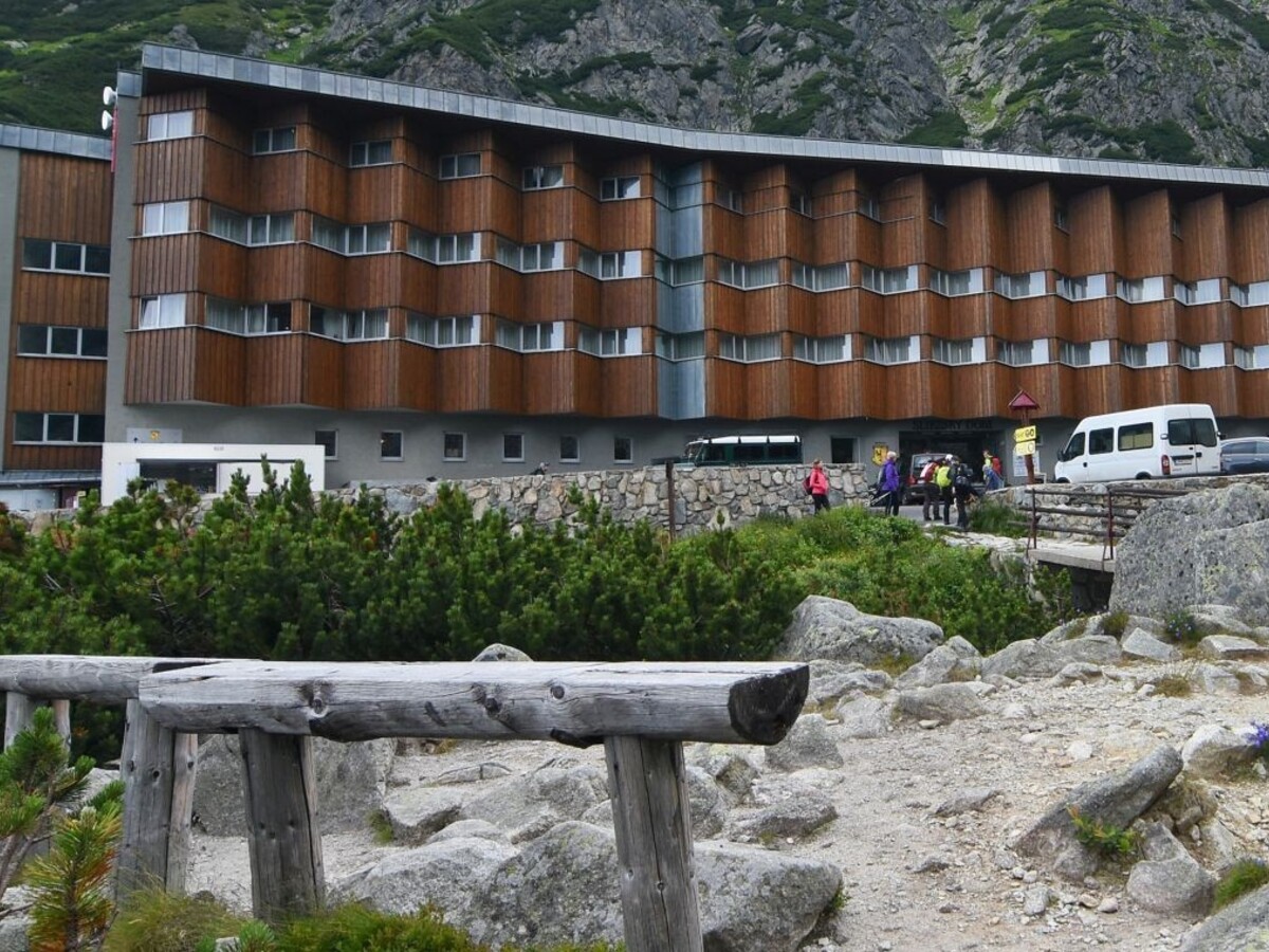 Známy hotel v Tatrách museli evakuovať, dôvodom bola lavína