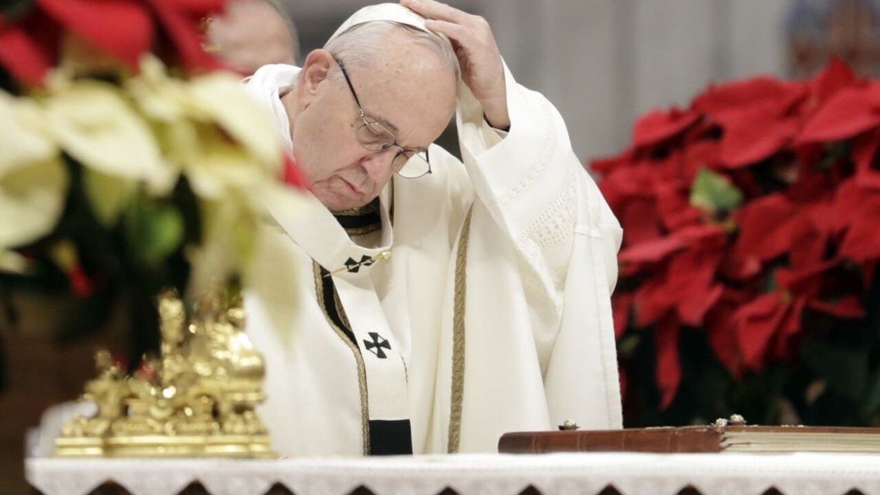 Pápež vyzval k záchrane migrantov. Politici majú ukázať solidaritu