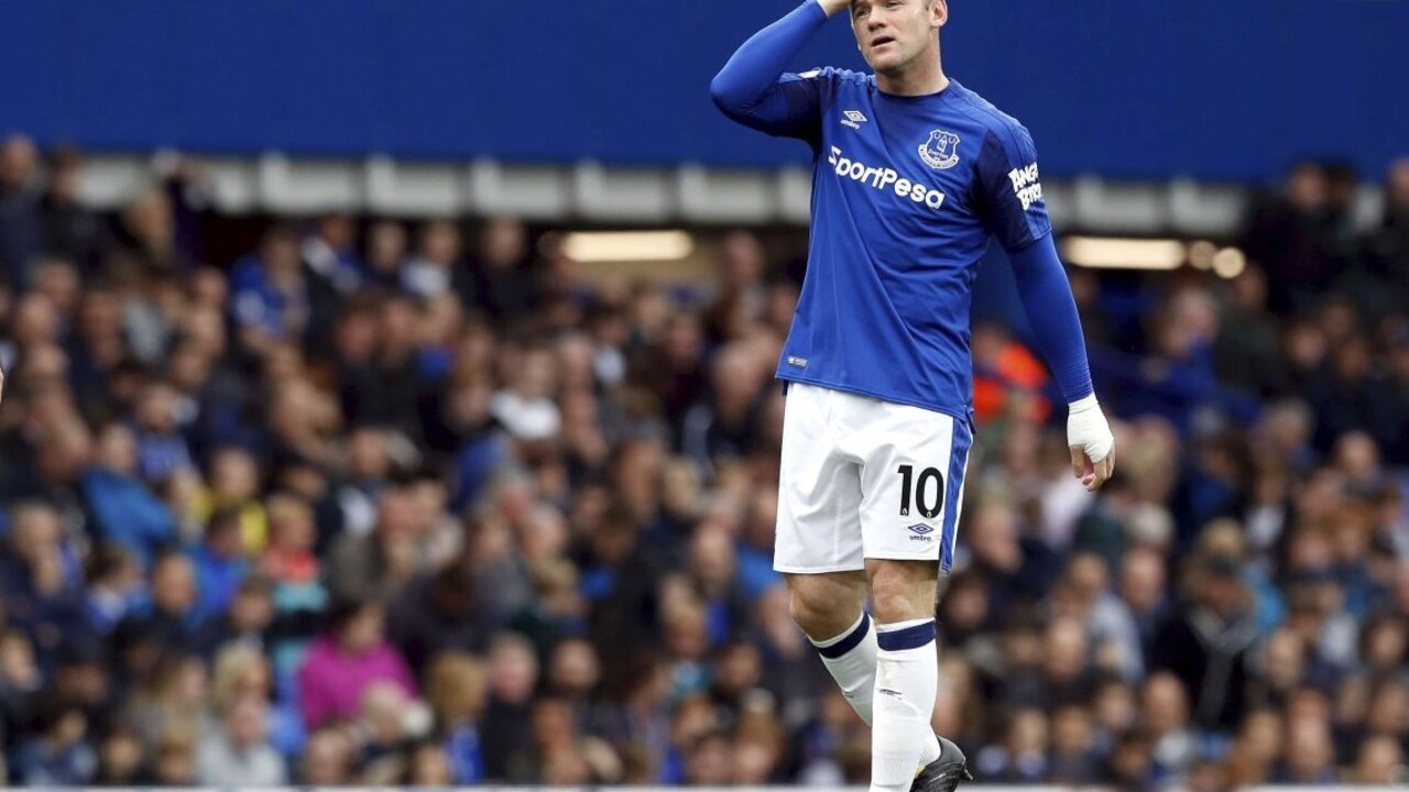 Rooneyho museli zatknúť na letisku, opäť bol na vine alkohol