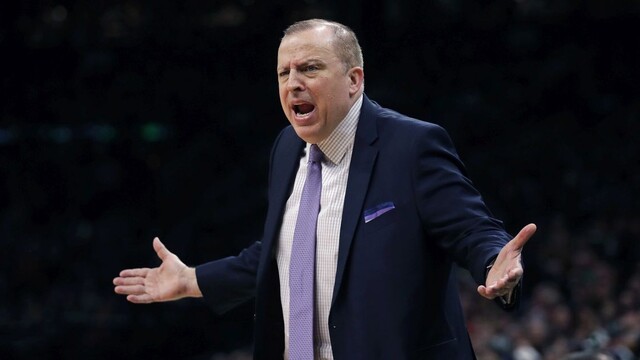 NBA: Minnesota po triumfe vyhodila trénera, Toronto dosiahlo 30 výhier