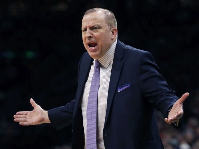 NBA: Minnesota po triumfe vyhodila trénera, Toronto dosiahlo 30 výhier