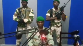 V Gabone sa pokúsili o prevrat. Vláda tvrdí, že situáciu zvládla